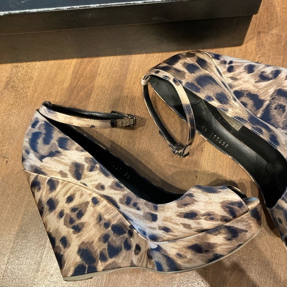 Stella McCartney leopard wedge ankle strap heel wedge 38 8 7.5 peep toe pin up - Picture 14 of 16